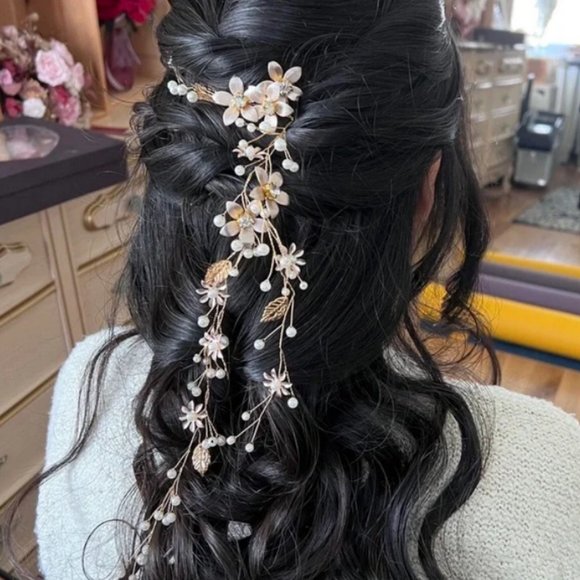 Elegant Floral Hair Vine with Pearls - Picture 1 of 4